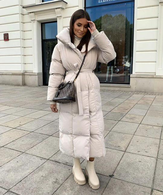 Mia | Stylische lange Pufferjacke mit Gürtel